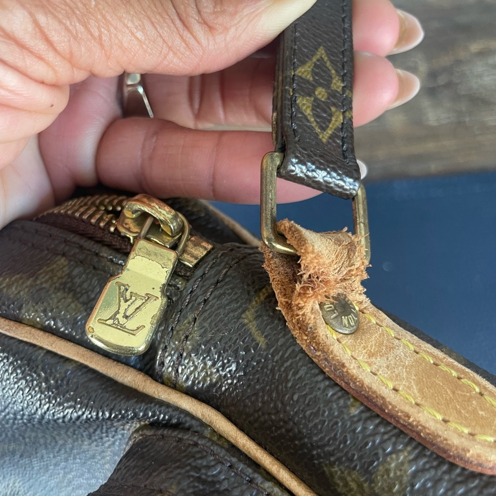 Louis Vuitton Amazone Crossbody - Picture 5 of 7